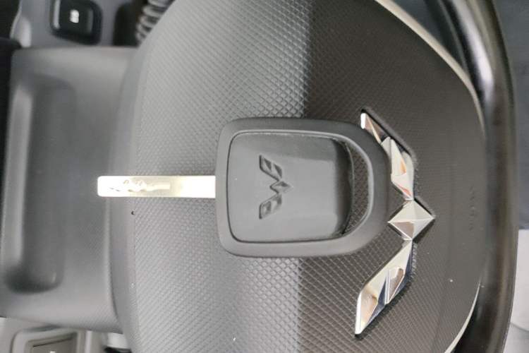 Used Wuling Hongguang MINIEV 2021 Macaron Fashion Model Lithium Iron Phosphate Vehicle Key