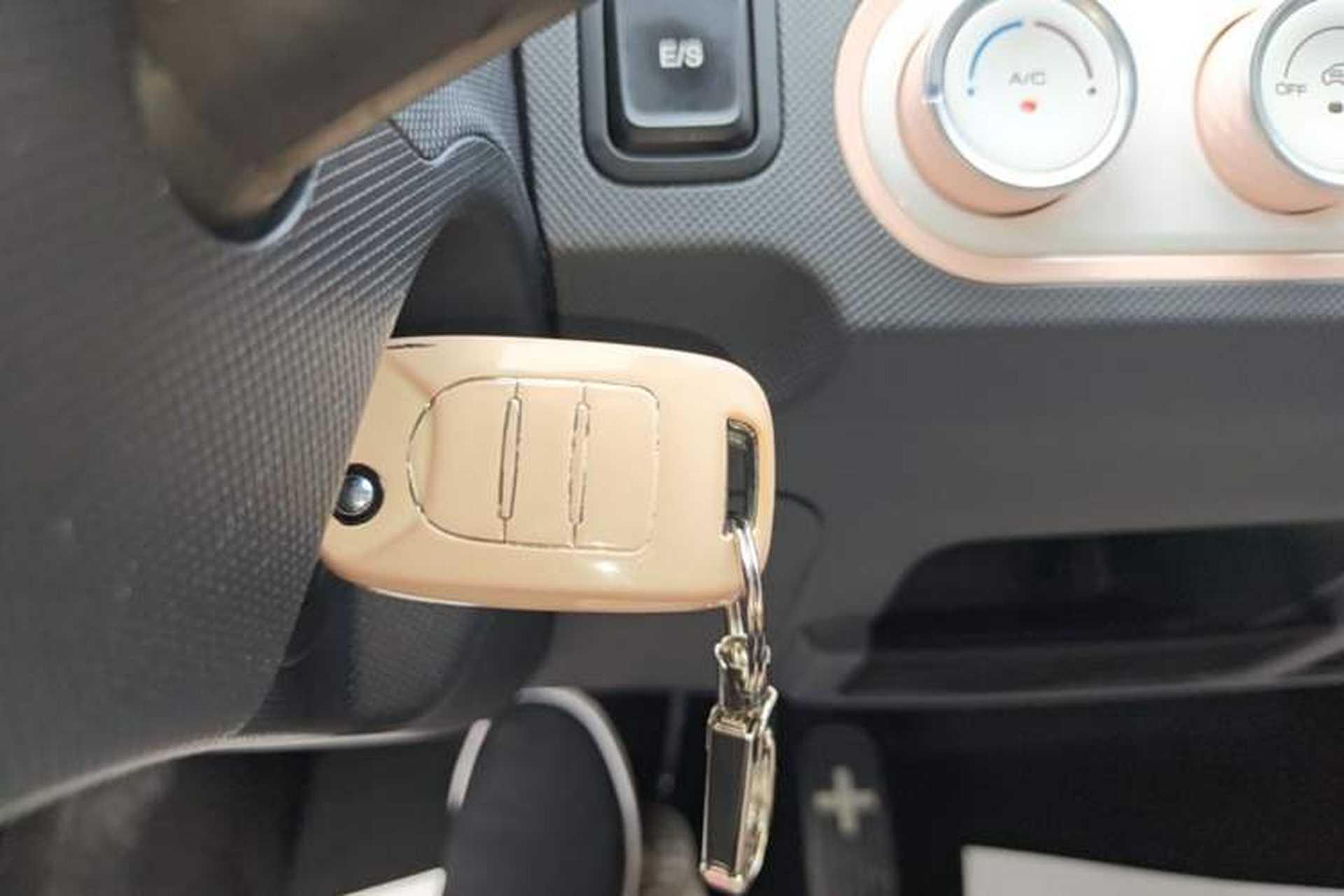 Used Wuling Hongguang MINIEV 2021 Macaron Fashion Model Lithium Iron Phosphate Vehicle Key
