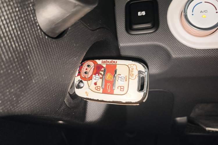 Used Wuling Hongguang MINIEV 2021 Macaron Premium Model – Lithium Iron Phosphate Vehicle Key