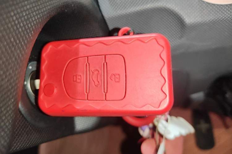 Used Wuling Hongguang MINIEV 2021 Macaron Premium Model – Lithium Iron Phosphate Vehicle Key