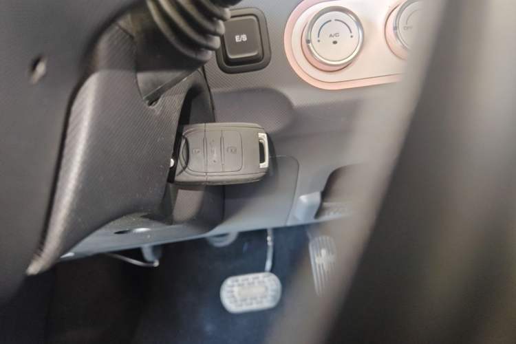 Used Wuling Hongguang MINIEV 2021 Macaron Premium Model – Lithium Iron Phosphate Vehicle Key