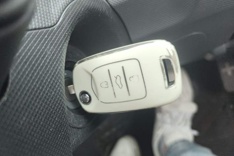 Used Wuling Hongguang MINIEV 2021 Macaron Fashion Edition Lithium-Ion Battery Vehicle Key