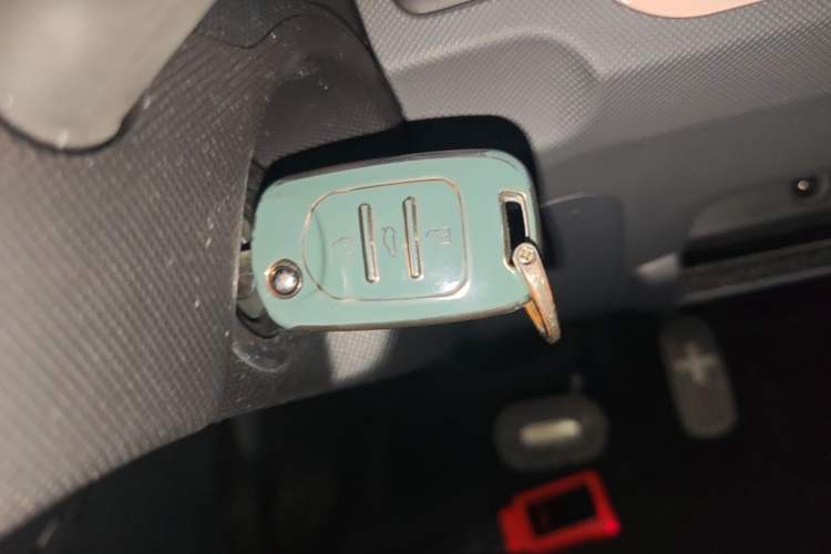 Used Wuling Hongguang MINIEV 2021 Macaron Fashion Model Lithium Iron Phosphate Vehicle Key