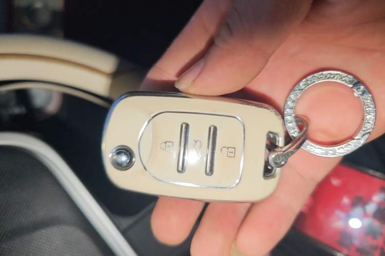 Used Wuling Hongguang MINIEV 2021 Macaron Premium Model – Lithium Iron Phosphate Vehicle Key