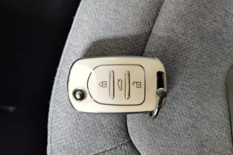 Used Wuling Hongguang MINIEV 2021 Macaron Premium Model – Lithium Iron Phosphate Vehicle Key