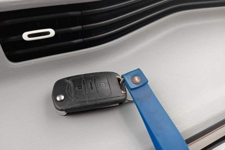 Used Wuling Hongguang MINIEV 2021 Macaron Premium Model – Lithium Iron Phosphate Vehicle Key
