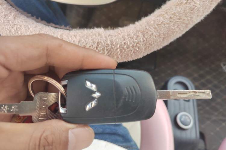 Used Wuling Hongguang MINIEV 2021 Macaron Fashion Model Lithium Iron Phosphate Vehicle Key
