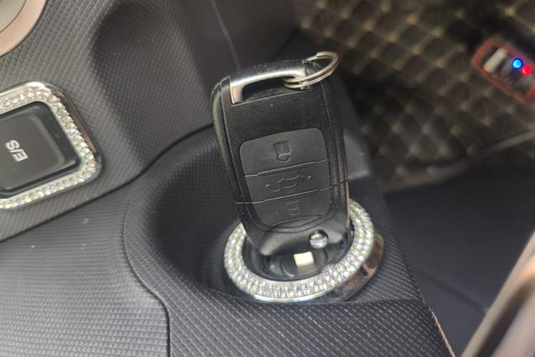 Used Wuling Hongguang MINIEV 2021 Macaron Premium Model – Lithium Iron Phosphate Vehicle Key