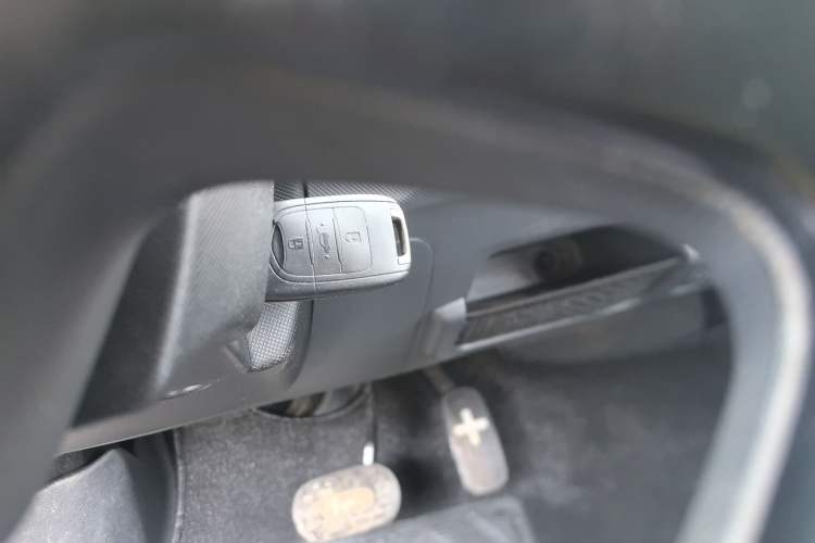 Used Wuling Hongguang MINIEV 2021 Macaron Fashion Model Lithium Iron Phosphate Vehicle Key