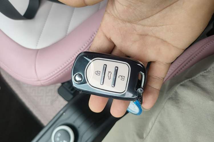 Used Wuling Hongguang MINIEV 2021 Macaron Premium Model – Lithium Iron Phosphate Vehicle Key