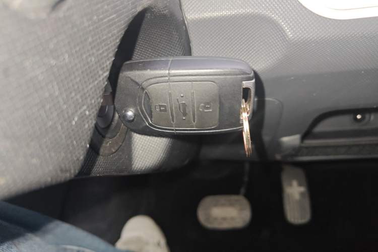 Used Wuling Hongguang MINIEV 2021 Macaron Fashion Edition Lithium-Ion Battery Vehicle Key