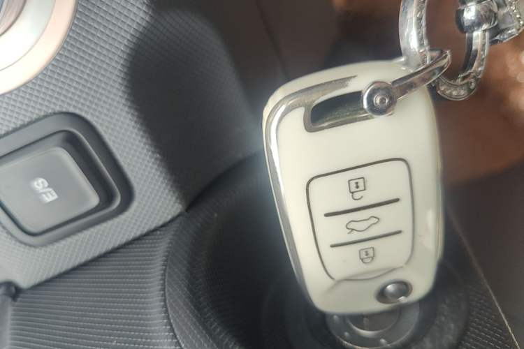 Used Wuling Hongguang MINIEV 2021 Macaron Premium Model – Lithium Iron Phosphate Vehicle Key