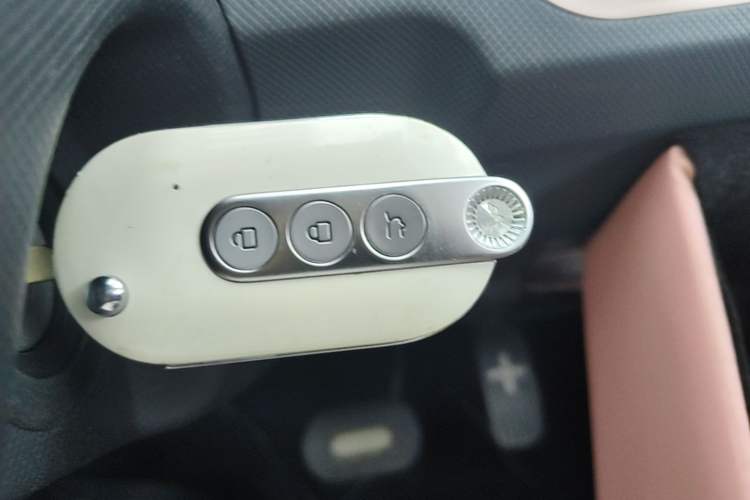 Used Wuling Hongguang MINIEV 2021 Macaron Premium Model – Lithium Iron Phosphate Vehicle Key