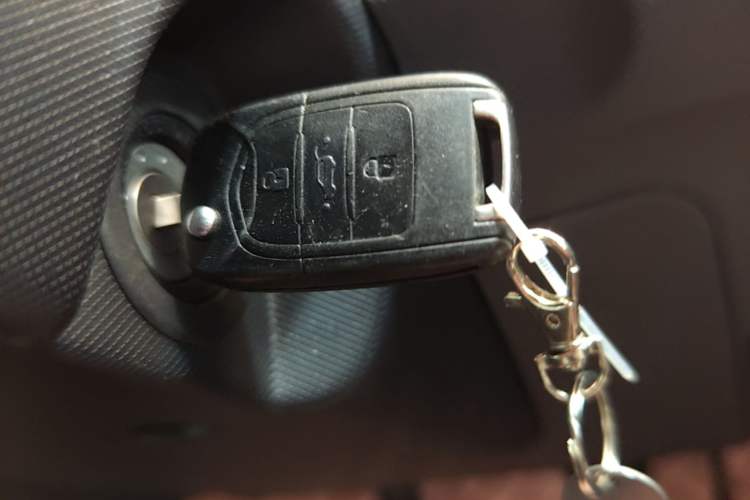 Used Wuling Hongguang MINIEV 2021 Macaron Sandwich Model 170 km Lithium Iron Phosphate Vehicle Key