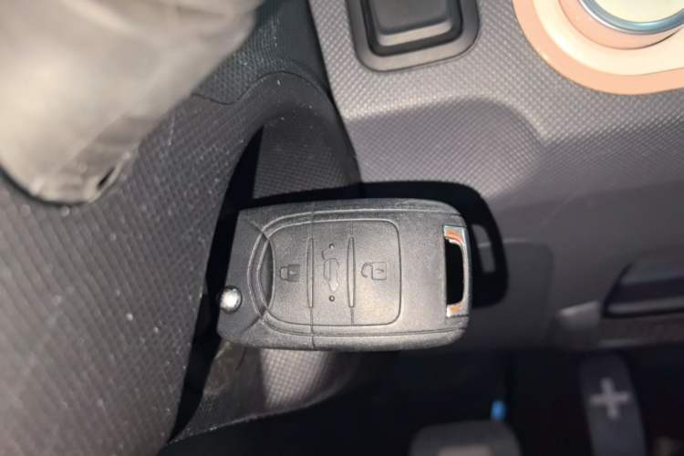 Used Wuling Hongguang MINIEV 2021 Macaron Premium Model – Lithium Iron Phosphate Vehicle Key