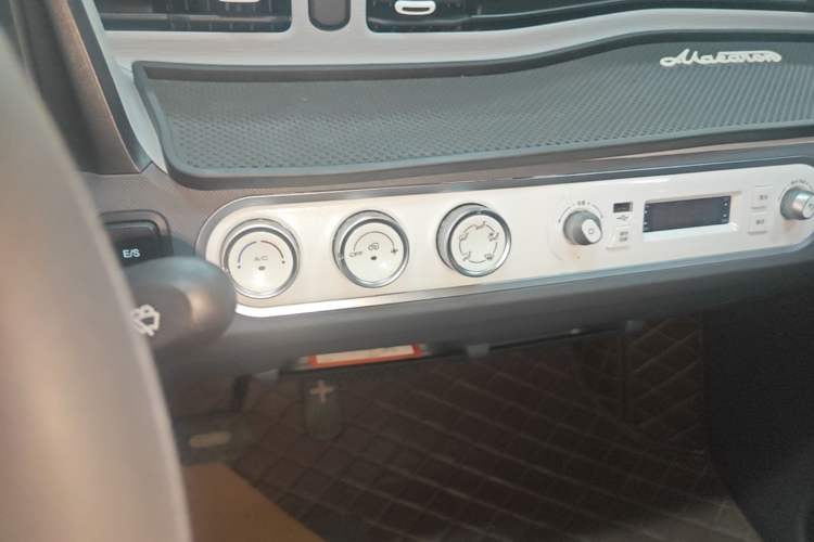 Used Wuling Hongguang MINIEV 2021 Macaron Premium Model – Lithium Iron Phosphate Audio And AC Panel