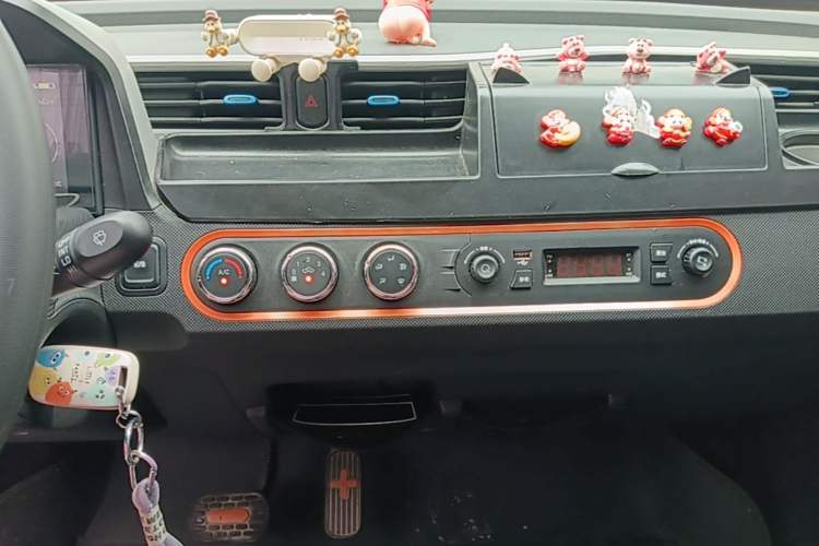 Used Wuling Hongguang MINIEV 2021 Macaron Fashion Edition Lithium-Ion Battery Audio And AC Panel