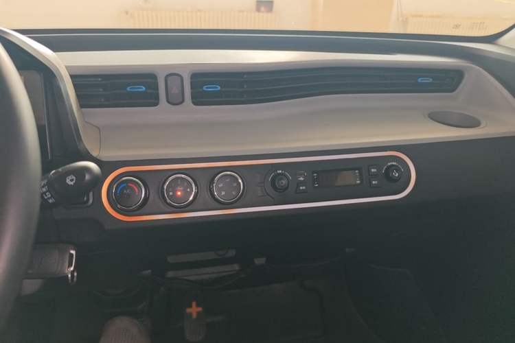 Used Wuling Hongguang MINIEV 2021 Macaron Premium Model – Lithium Iron Phosphate Audio And AC Panel