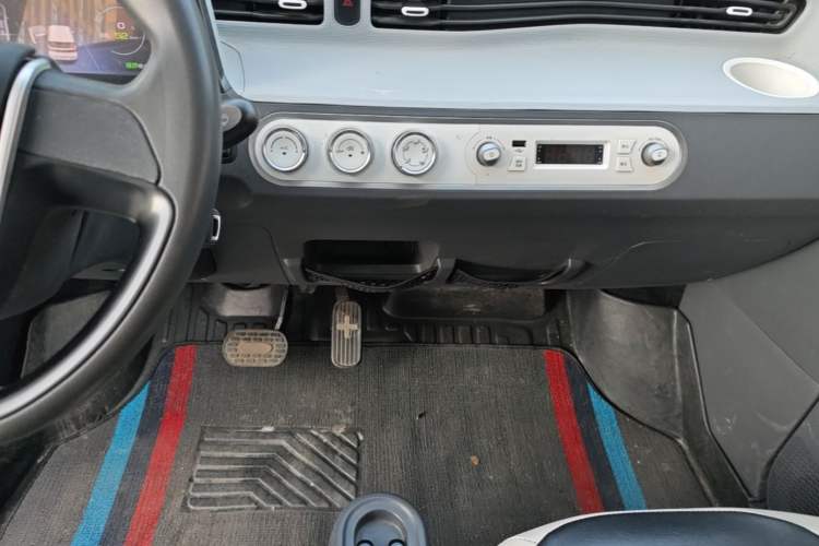 Used Wuling Hongguang MINIEV 2021 Macaron Sandwich Model 170 km Lithium Iron Phosphate Audio And AC Panel