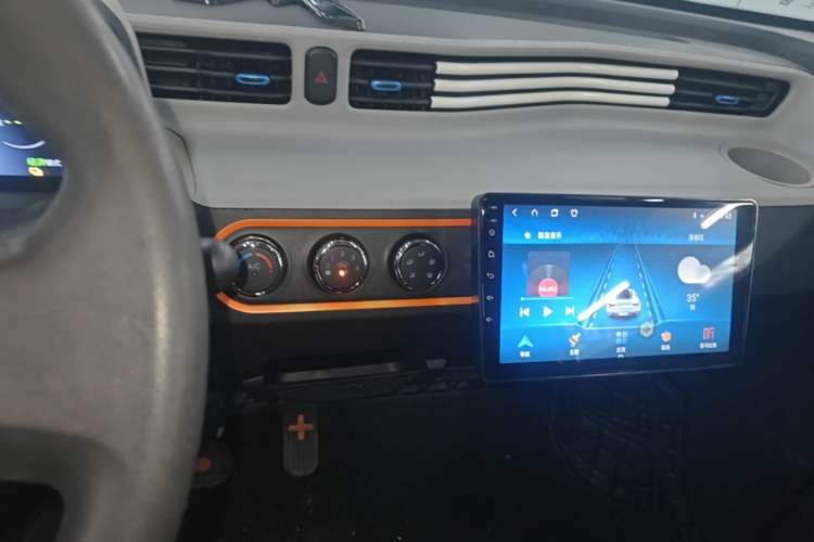Used Wuling Hongguang MINIEV 2021 Macaron Premium Model – Lithium Iron Phosphate Audio And AC Panel
