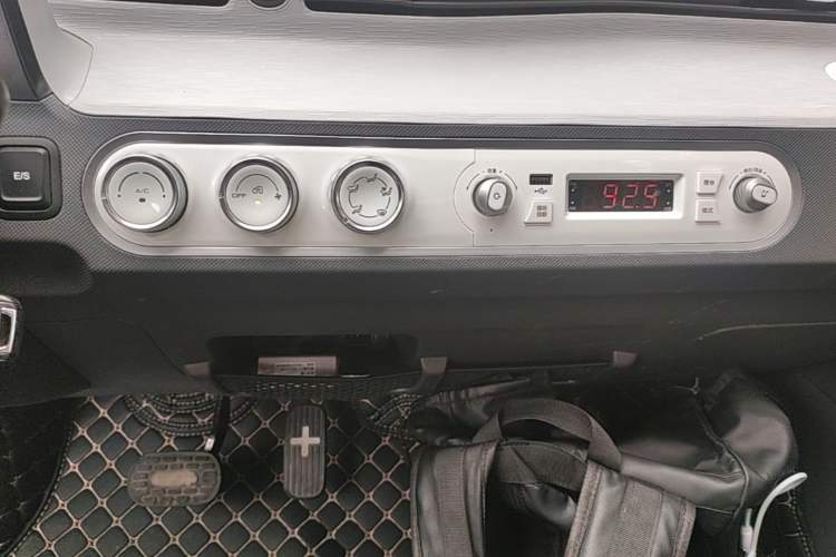 Used Wuling Hongguang MINIEV 2021 Macaron Premium Model – Lithium-NMC Audio And AC Panel