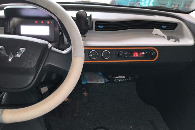 Used Wuling Hongguang MINIEV 2021 Macaron Fashion Edition Lithium-Ion Battery Audio And AC Panel