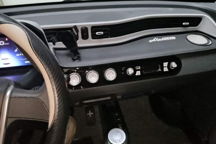 Used Wuling Hongguang MINIEV 2021 Macaron Premium Model – Lithium Iron Phosphate Audio And AC Panel