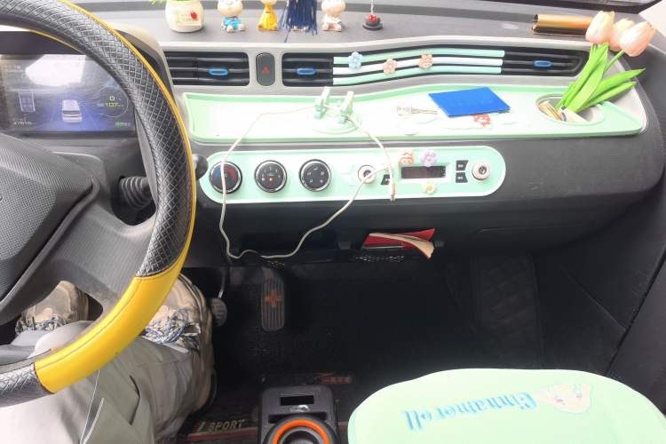 Used Wuling Hongguang MINIEV 2021 Macaron Premium Model – Lithium Iron Phosphate Audio And AC Panel