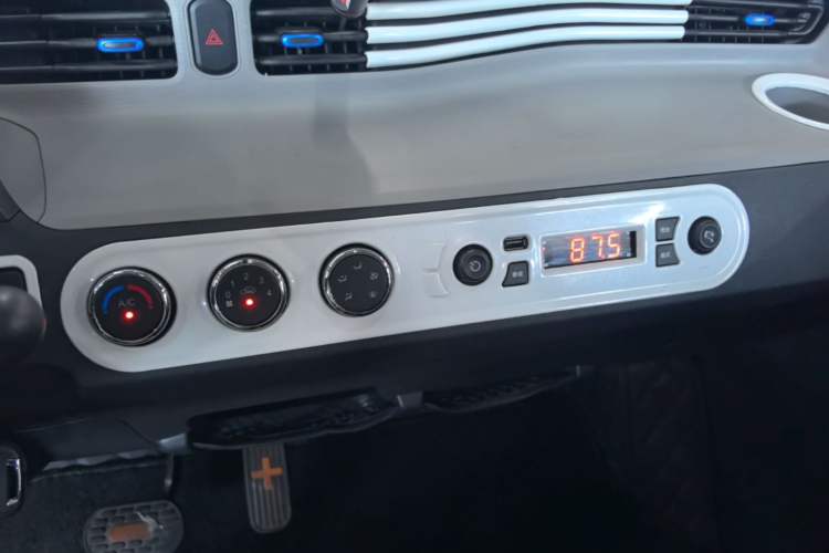 Used Wuling Hongguang MINIEV 2021 Macaron Premium Model – Lithium Iron Phosphate Audio And AC Panel