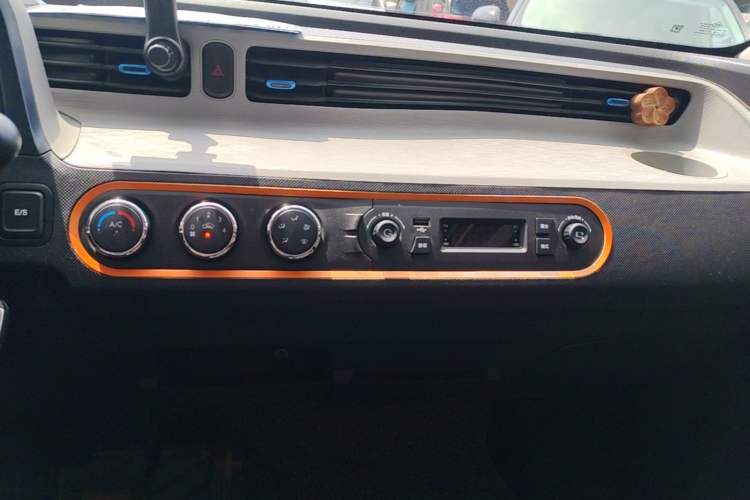 Used Wuling Hongguang MINIEV 2021 Macaron Premium Model – Lithium Iron Phosphate Audio And AC Panel
