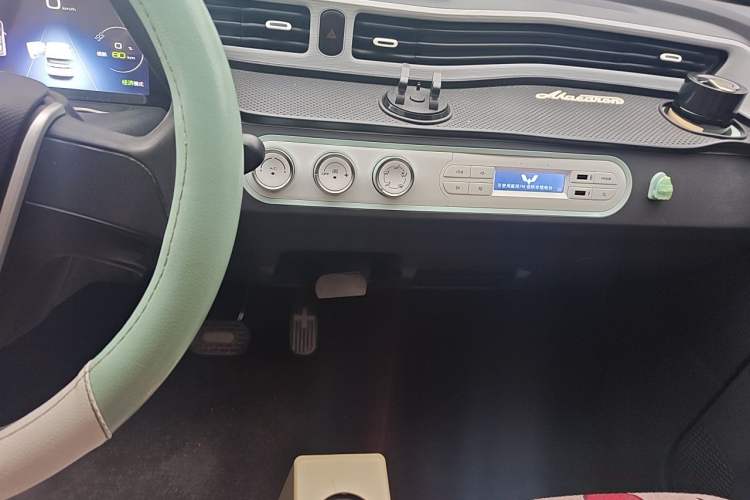 Used Wuling Hongguang MINIEV 2021 Macaron Fashion Model Lithium Iron Phosphate Audio And AC Panel