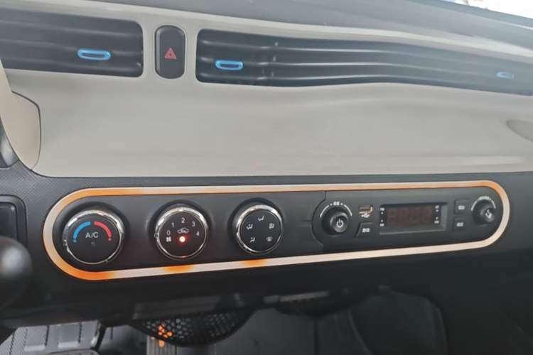 Used Wuling Hongguang MINIEV 2021 Macaron Fashion Edition Lithium-Ion Battery Audio And AC Panel