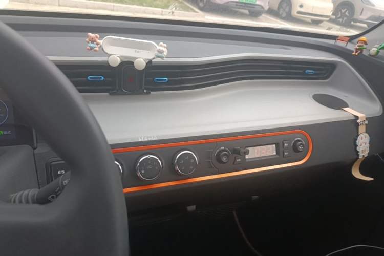 Used Wuling Hongguang MINIEV 2021 Macaron Fashion Edition Lithium-Ion Battery Audio And AC Panel