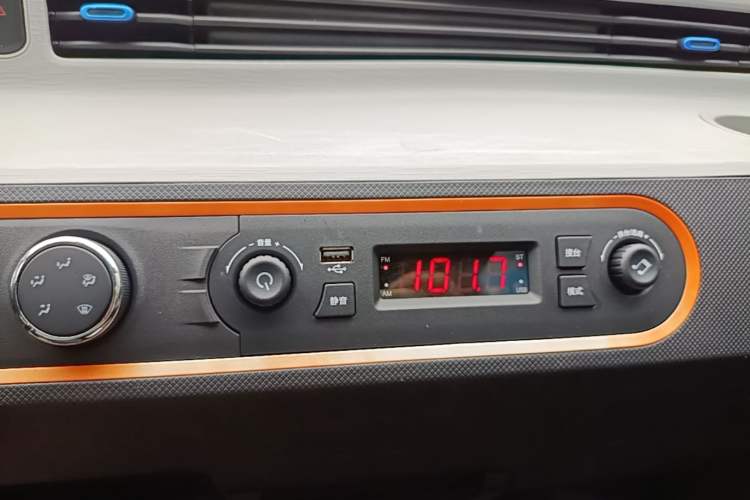 Used Wuling Hongguang MINIEV 2021 Macaron Premium Model – Lithium Iron Phosphate Audio And AC Panel