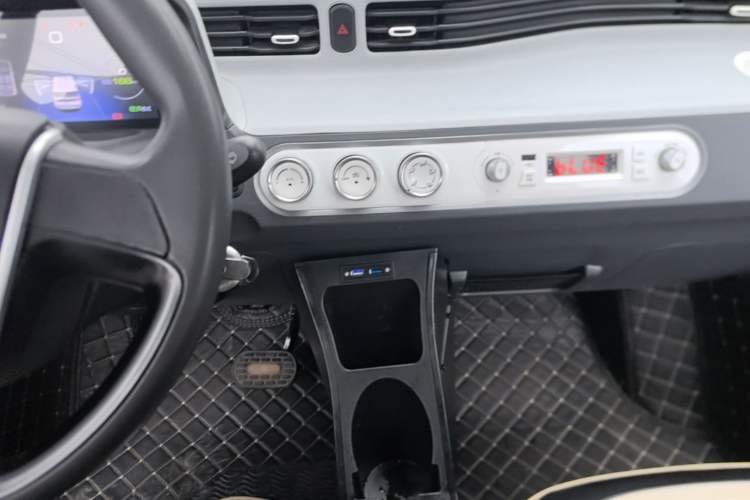 Used Wuling Hongguang MINIEV 2021 Macaron Premium Model – Lithium Iron Phosphate Audio And AC Panel