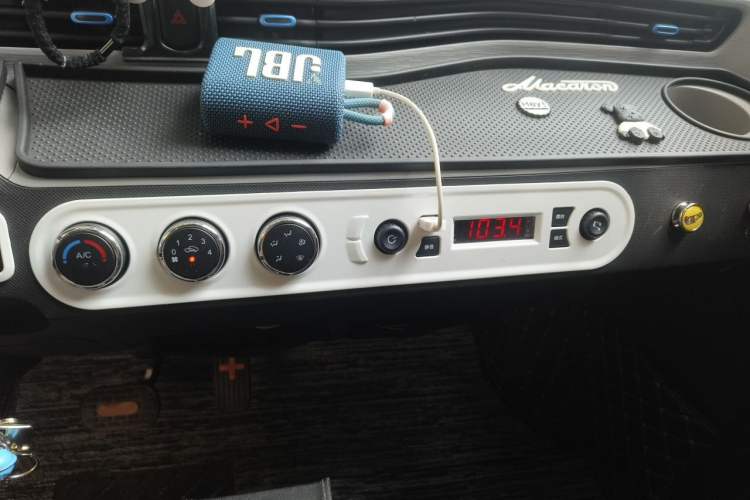 Used Wuling Hongguang MINIEV 2021 Macaron Premium Model – Lithium Iron Phosphate Audio And AC Panel