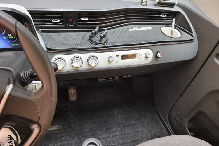 Used Wuling Hongguang MINIEV 2021 Macaron Premium Model – Lithium Iron Phosphate Audio And AC Panel