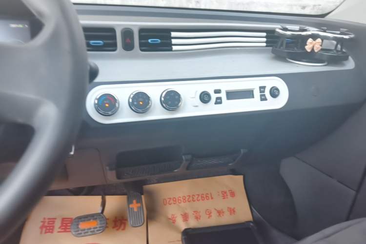 Used Wuling Hongguang MINIEV 2021 Macaron Premium Model – Lithium Iron Phosphate Audio And AC Panel