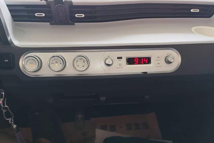 Used Wuling Hongguang MINIEV 2021 Macaron Premium Model – Lithium Iron Phosphate Audio And AC Panel
