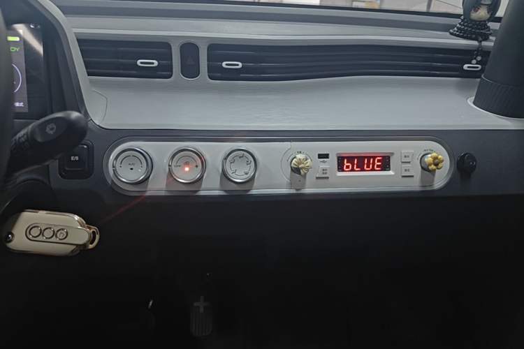 Used Wuling Hongguang MINIEV 2021 Macaron Premium Model – Lithium-NMC Audio And AC Panel