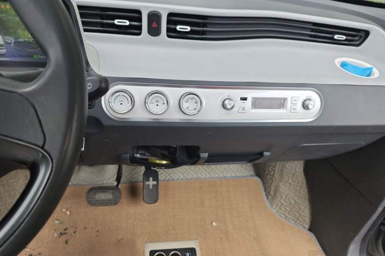 Used Wuling Hongguang MINIEV 2021 Macaron Premium Model – Lithium-NMC Audio And AC Panel