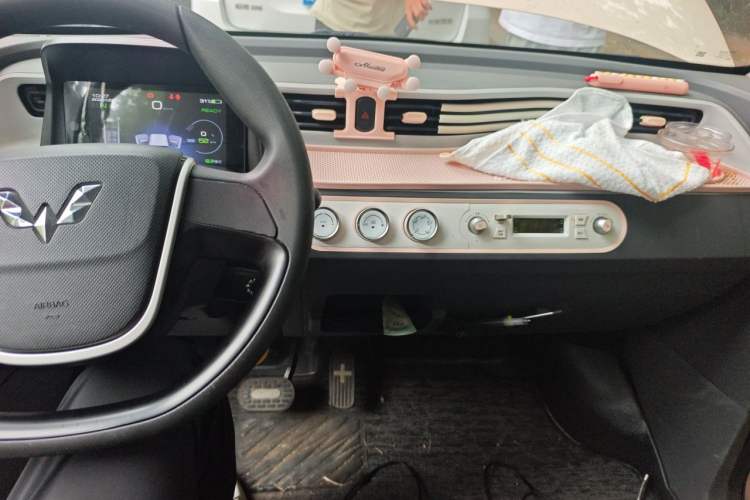 Used Wuling Hongguang MINIEV 2021 Macaron Premium Model – Lithium-NMC Audio And AC Panel