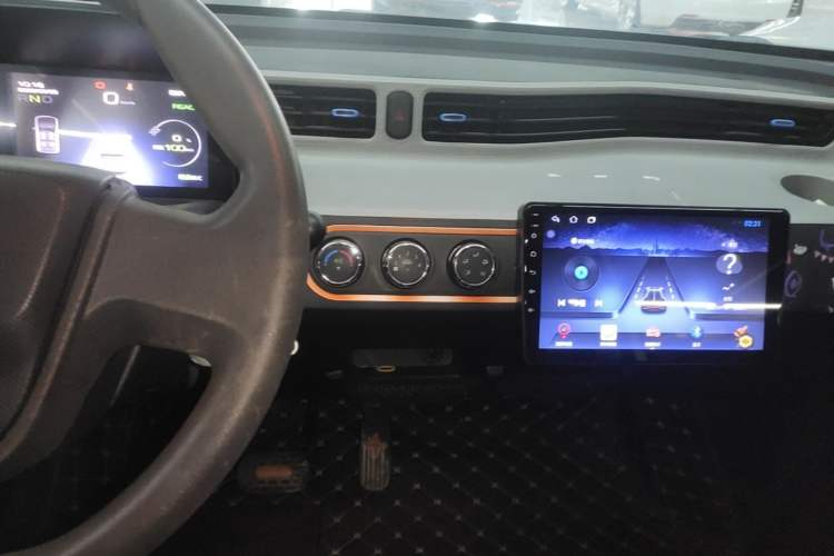 Used Wuling Hongguang MINIEV 2021 Macaron Premium Model – Lithium Iron Phosphate Audio And AC Panel