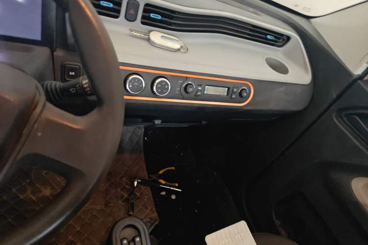 Used Wuling Hongguang MINIEV 2021 Macaron Premium Model – Lithium-NMC Audio And AC Panel