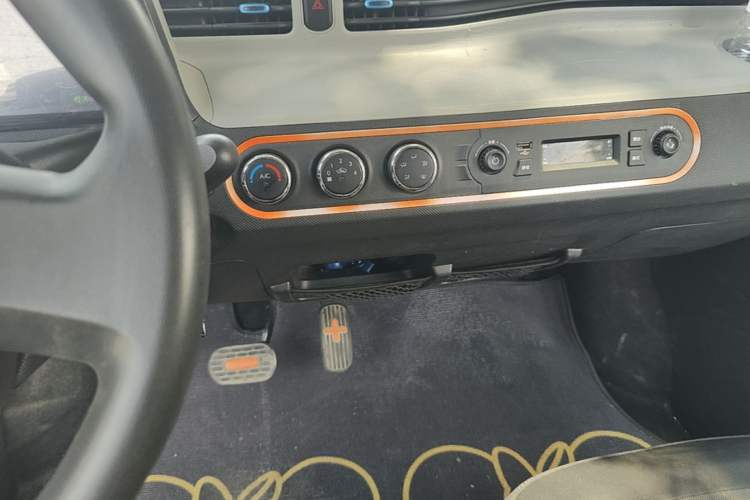 Used Wuling Hongguang MINIEV 2021 Macaron Premium Model – Lithium Iron Phosphate Audio And AC Panel