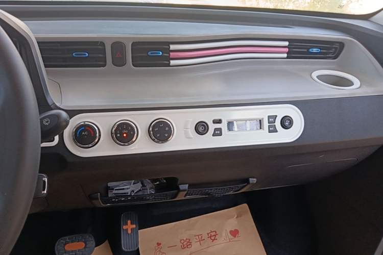 Used Wuling Hongguang MINIEV 2021 Macaron Fashion Edition Lithium-Ion Battery Audio And AC Panel