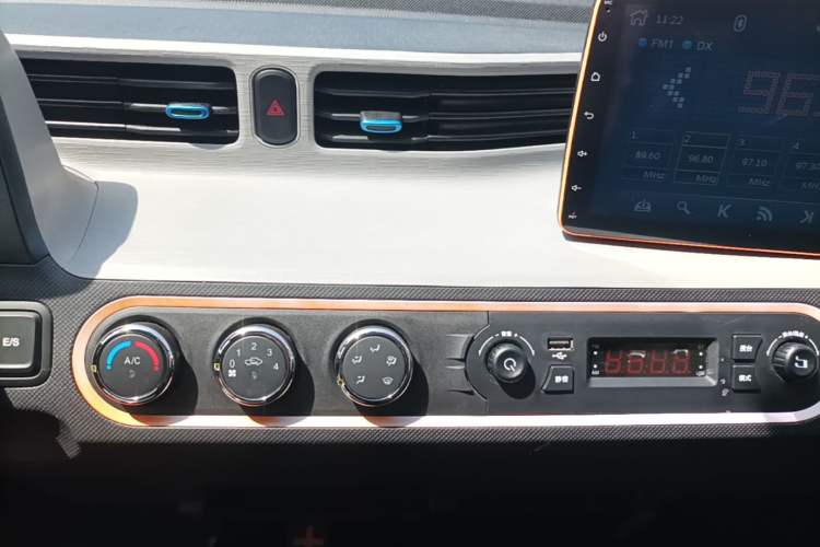 Used Wuling Hongguang MINIEV 2021 Macaron Sandwich Model 170 km Lithium Iron Phosphate Audio And AC Panel