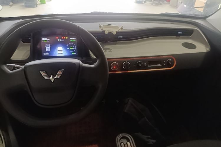 Used Wuling Hongguang MINIEV 2021 Macaron Fashion Model Lithium Iron Phosphate Center Console