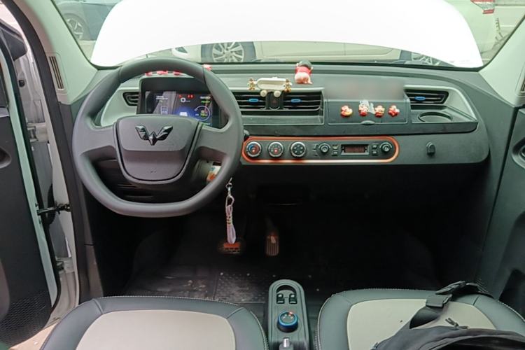 Used Wuling Hongguang MINIEV 2021 Macaron Fashion Edition Lithium-Ion Battery Center Console