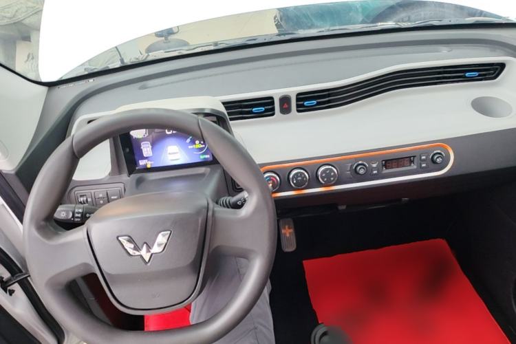 Used Wuling Hongguang MINIEV 2021 Macaron Fashion Model Lithium Iron Phosphate Center Console